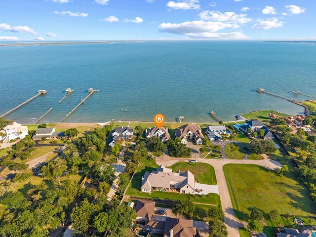 993 Sandy Court, La Porte, TX 77571