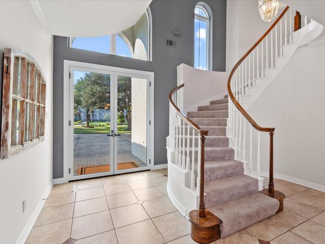 993 Sandy Court, La Porte, TX 77571
