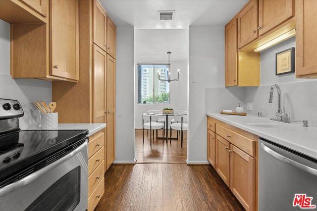 100 S Doheny Drive 609, Los Angeles, CA 90048