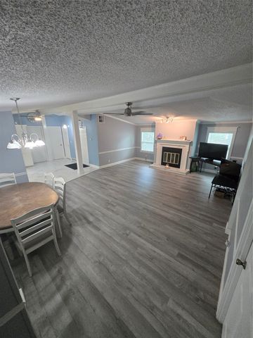 134 Grissom Drive, Gun Barrel City, TX 75156