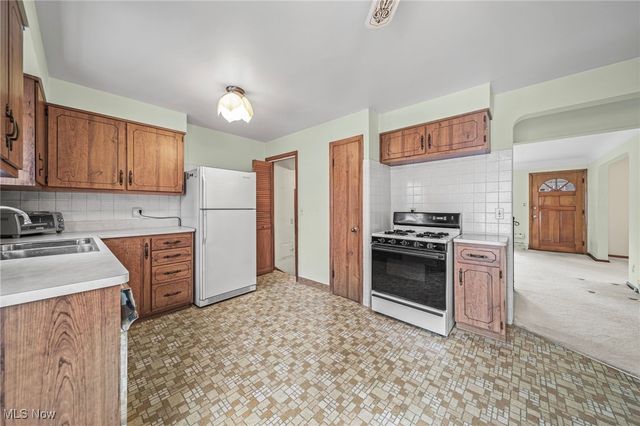 1199 Mayfield Ridge Road, Mayfield Heights, OH 44124