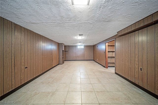 1199 Mayfield Ridge Road, Mayfield Heights, OH 44124