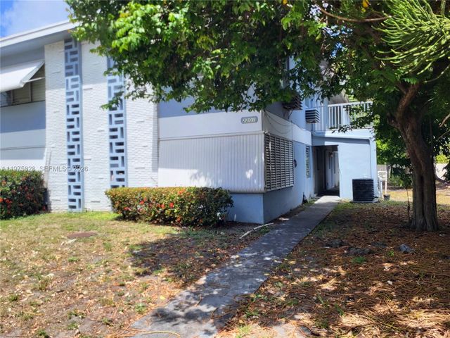 2201 NE 172nd St 3, North Miami Beach, FL 33160