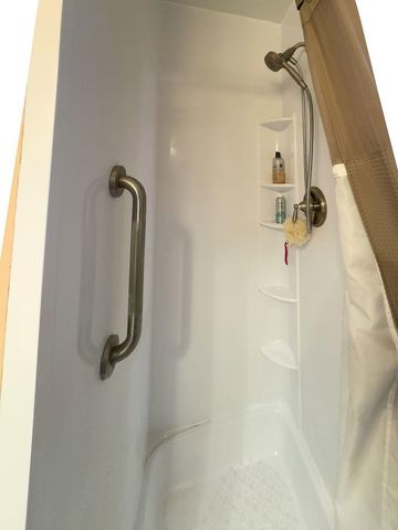 902 NE 34th Street E, Oakland Park, FL 33334