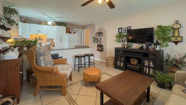 902 NE 34th Street E, Oakland Park, FL 33334