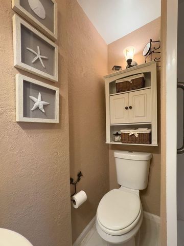 902 NE 34th Street E, Oakland Park, FL 33334