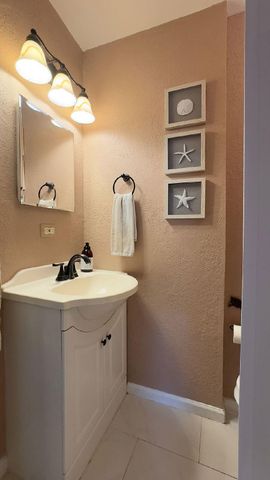 902 NE 34th Street E, Oakland Park, FL 33334