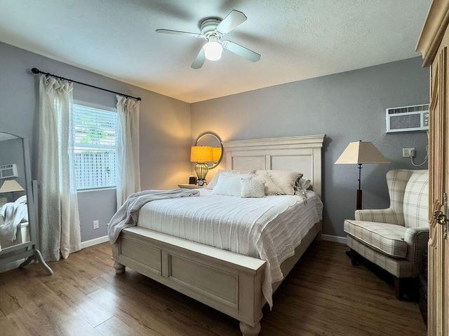 902 NE 34th Street E, Oakland Park, FL 33334