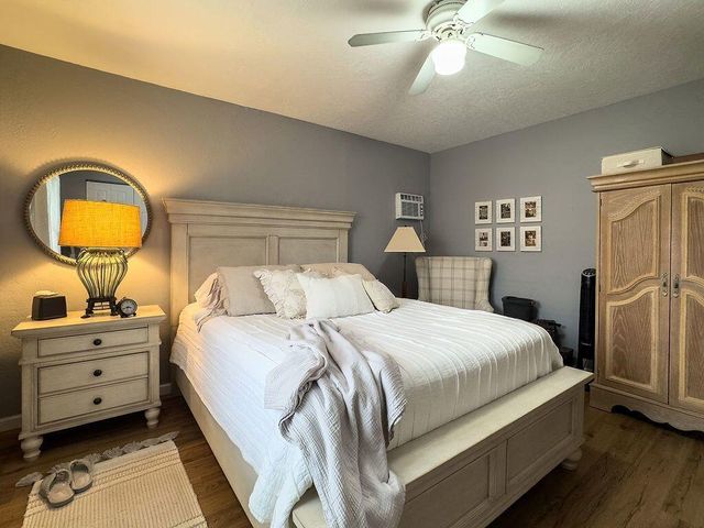 902 NE 34th Street E, Oakland Park, FL 33334