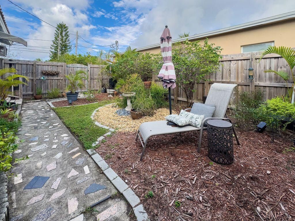 902 NE 34th Street E, Oakland Park, FL 33334