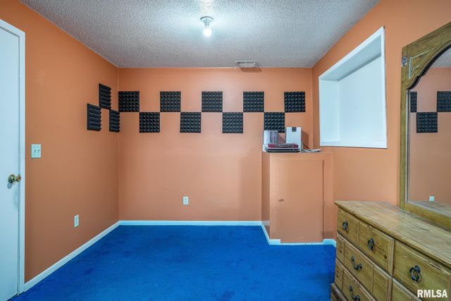 1312 EMERALD Drive, Davenport, IA 52804