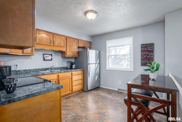 1312 EMERALD Drive, Davenport, IA 52804