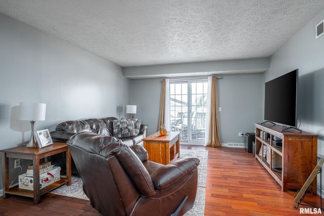 1312 EMERALD Drive, Davenport, IA 52804