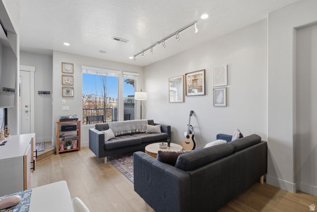 4833 W DAYBREAK PKWY, South Jordan, UT 84009