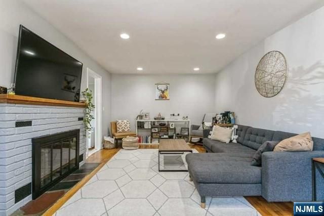 26 Pleasant Avenue, Tenafly, NJ 07670