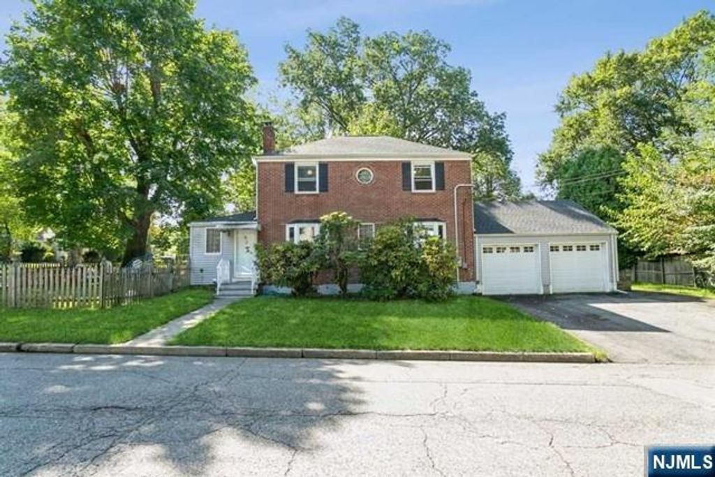 26 Pleasant Avenue, Tenafly, NJ 07670