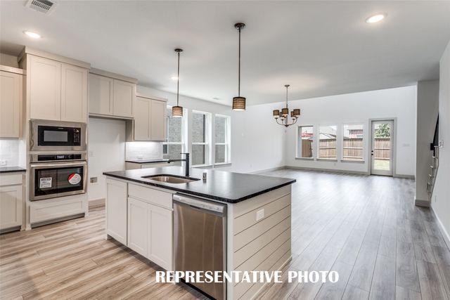 1825 Vetiver Glow Drive, Celina, TX 75009