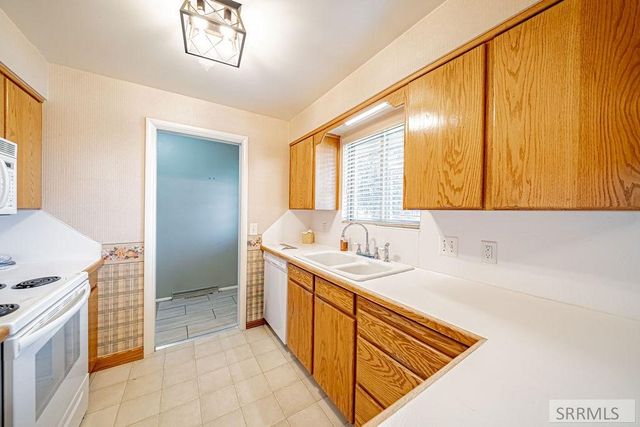 706 E 16th Street, Idaho Falls, ID 83404