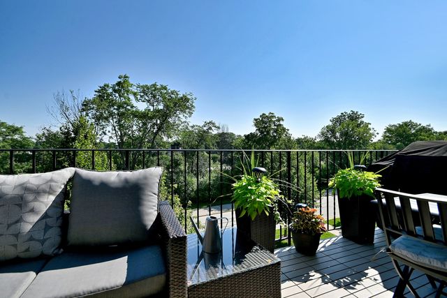 1255 W Prospect Avenue 302, Mount Prospect, IL 60056