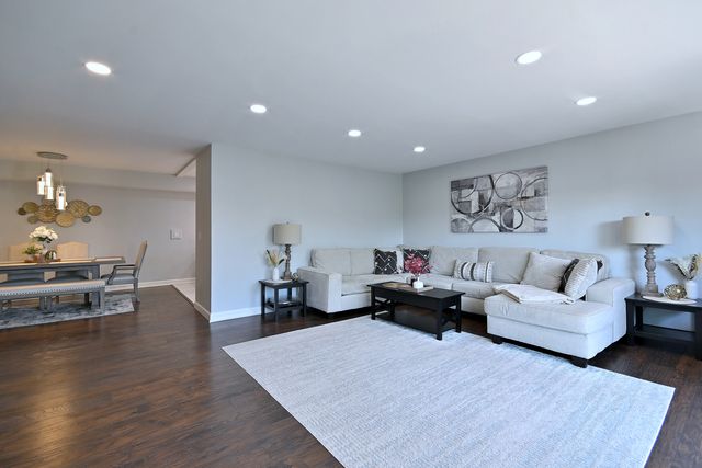 1255 W Prospect Avenue 302, Mount Prospect, IL 60056