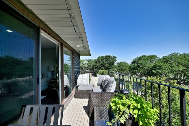 1255 W Prospect Avenue 302, Mount Prospect, IL 60056