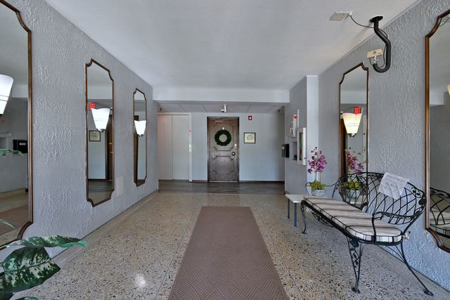 1255 W Prospect Avenue 302, Mount Prospect, IL 60056