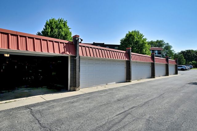 1255 W Prospect Avenue 302, Mount Prospect, IL 60056