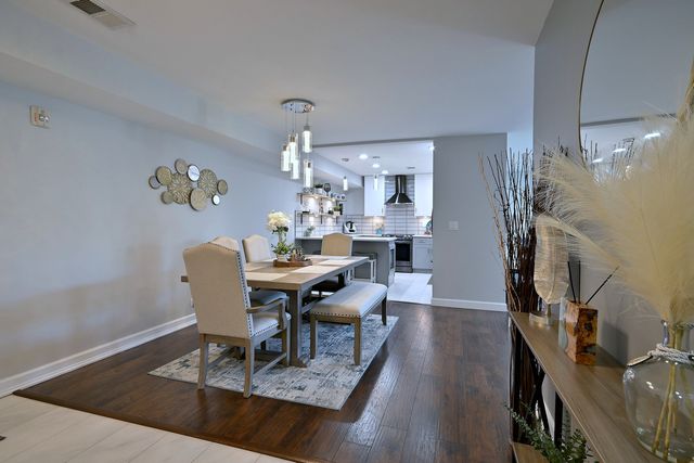 1255 W Prospect Avenue 302, Mount Prospect, IL 60056