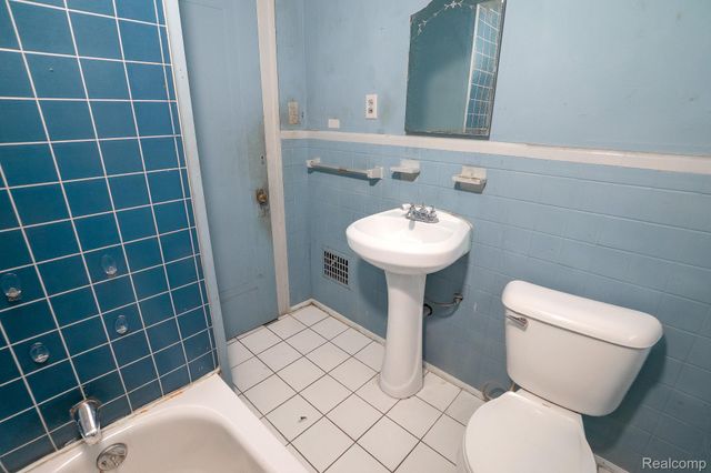 15859 Cloverlawn Street, Detroit, MI 48238