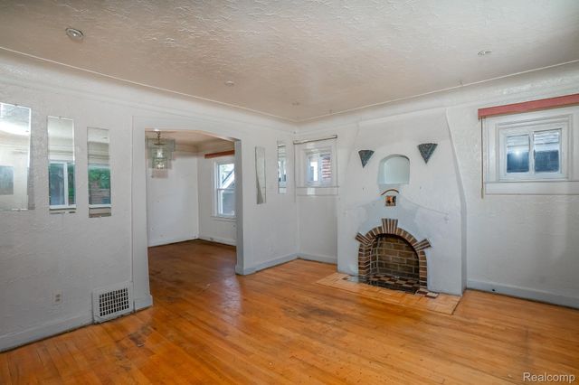 15859 Cloverlawn Street, Detroit, MI 48238