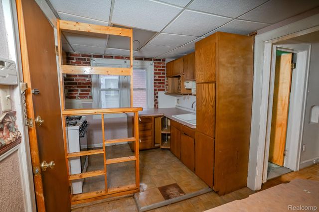 15859 Cloverlawn Street, Detroit, MI 48238