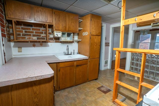 15859 Cloverlawn Street, Detroit, MI 48238