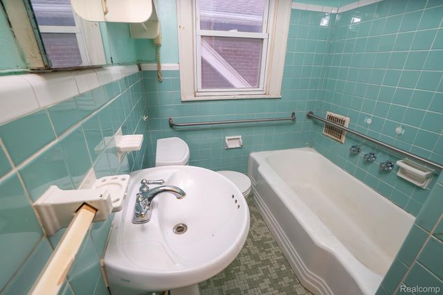 15859 Cloverlawn Street, Detroit, MI 48238