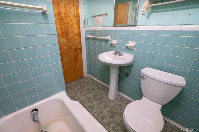 15859 Cloverlawn Street, Detroit, MI 48238