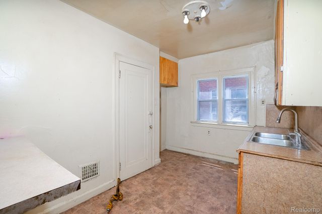 15859 Cloverlawn Street, Detroit, MI 48238