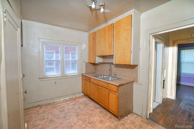 15859 Cloverlawn Street, Detroit, MI 48238