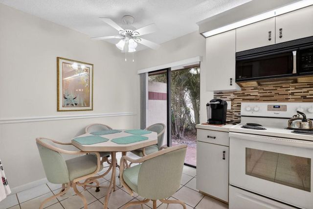 10215 N Circle Lake Drive 101, Boynton Beach, FL 33437