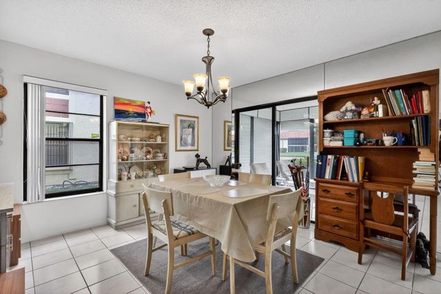 10215 N Circle Lake Drive 101, Boynton Beach, FL 33437