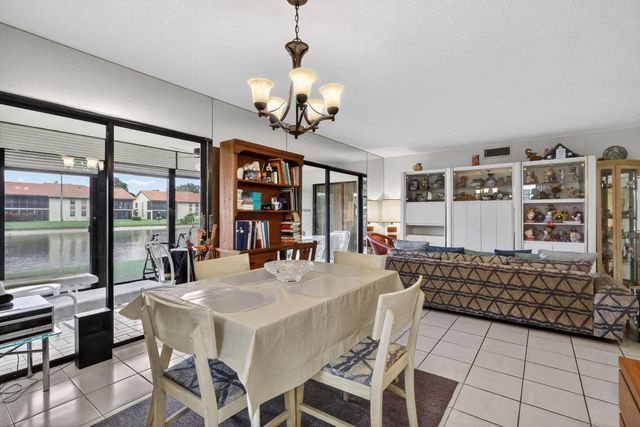 10215 N Circle Lake Drive 101, Boynton Beach, FL 33437