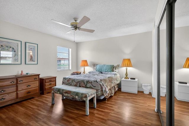 10215 N Circle Lake Drive 101, Boynton Beach, FL 33437