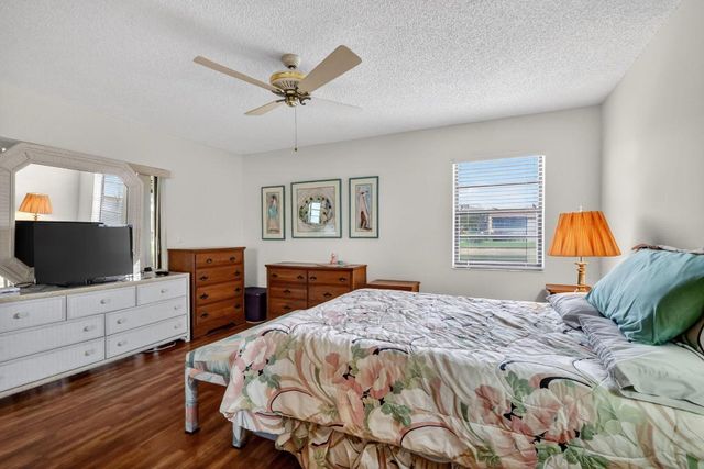 10215 N Circle Lake Drive 101, Boynton Beach, FL 33437