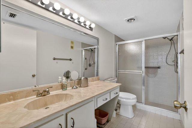 10215 N Circle Lake Drive 101, Boynton Beach, FL 33437