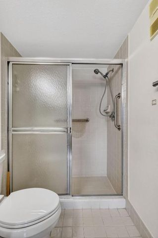 10215 N Circle Lake Drive 101, Boynton Beach, FL 33437