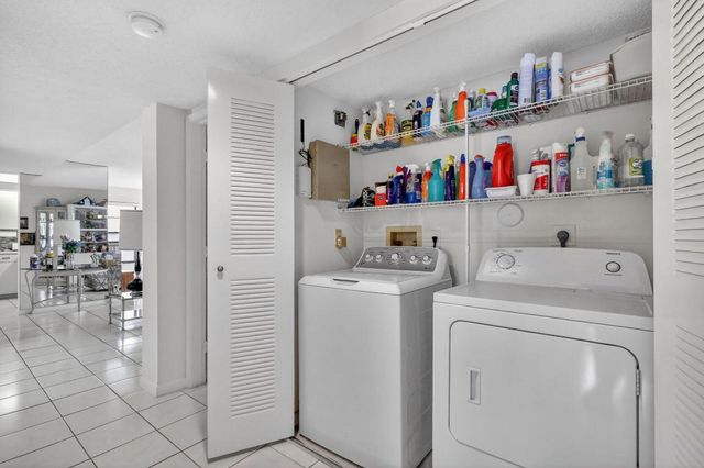 10215 N Circle Lake Drive 101, Boynton Beach, FL 33437