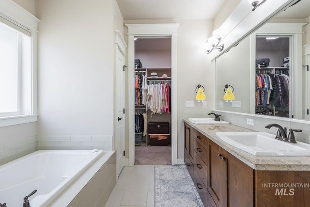 4306 S Dazzle Ave, Meridian, ID 83642