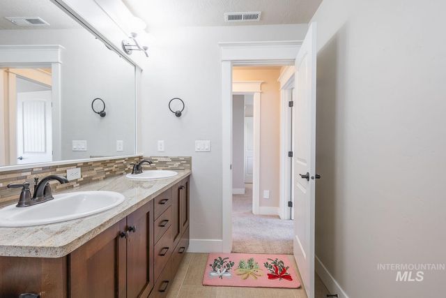 4306 S Dazzle Ave, Meridian, ID 83642