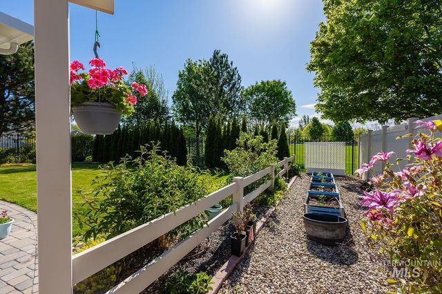 4306 S Dazzle Ave, Meridian, ID 83642