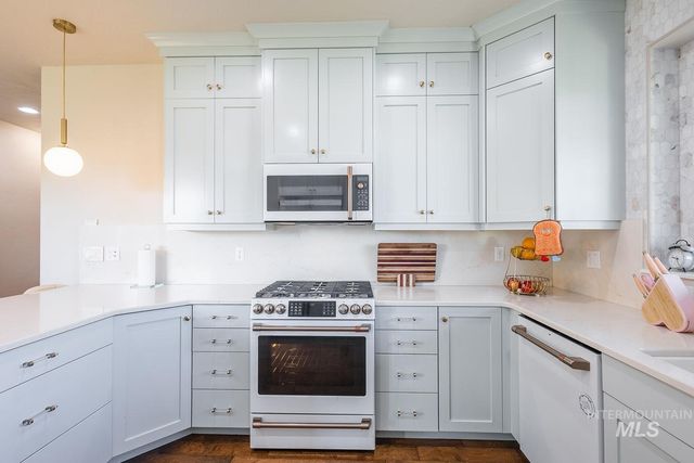 4306 S Dazzle Ave, Meridian, ID 83642
