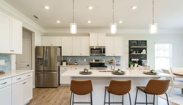 577 Nightengale Ridge Dr, Columbia, TN 38401