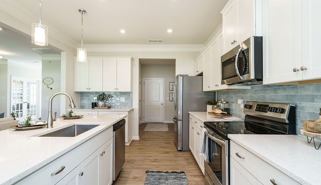 577 Nightengale Ridge Dr, Columbia, TN 38401